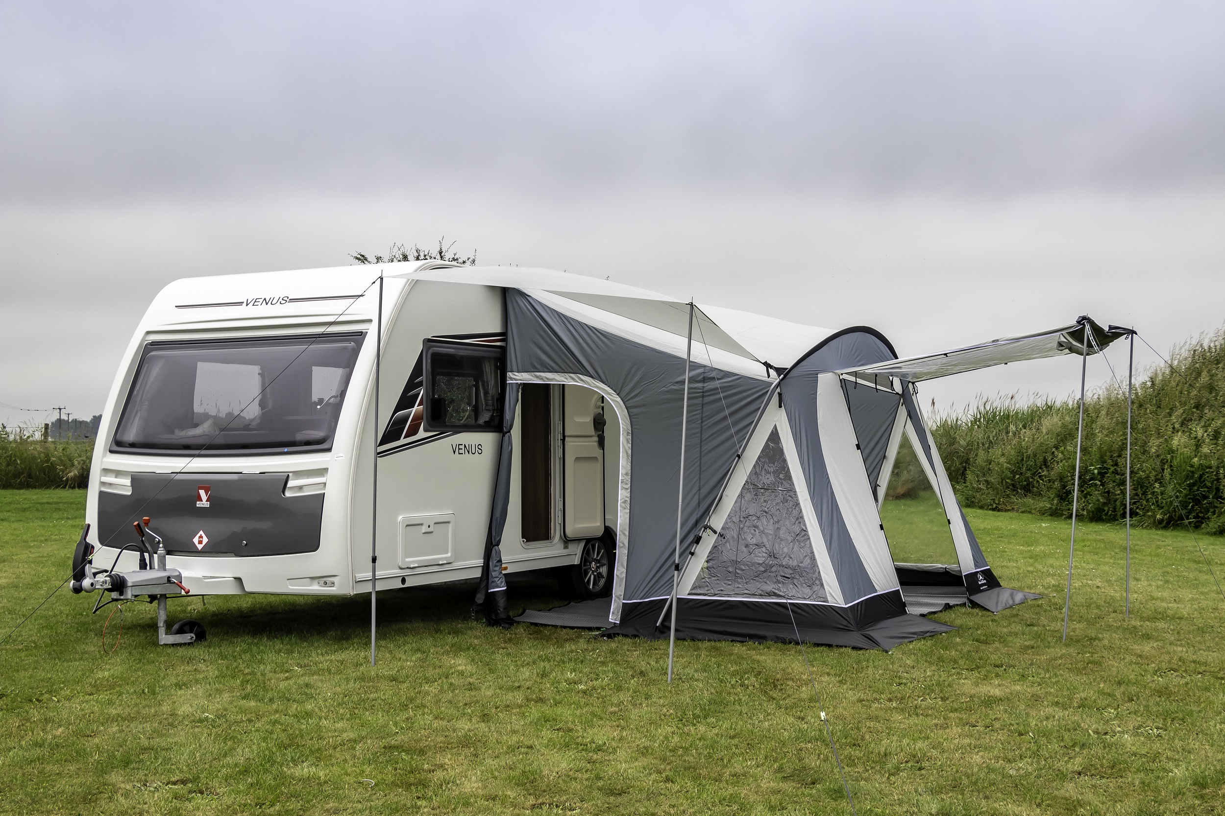SunnCamp voortent Swift Deluxe 325 SC – 325 cm breed, 240 cm diep, 7,7 kg
