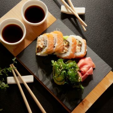 HOMLA Sushiset Set voor het maken van zelfgemaakte sushi Praktische keukenuitrusting Elegante en stijlvolle Aziatische keukenset Set bevat 7 elementen Afmetingen 30 x 14 cm