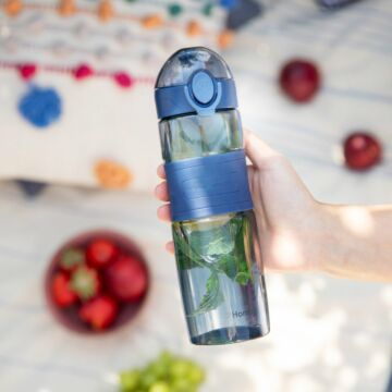 HOMLA Theofles, herbruikbare fles, ligt veilig in de hand en biedt een comfortabele grip, stevige sluiting, extra siliconen dop, duurzaam en schadebestendig, 600 ml, marineblauw