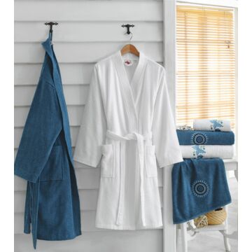 Asir Family Bath Set 100% COTTON
EMBROIDERED
Woman's Bathrobe: S/M
Man's Bathrobe: M/L
Hand Towel: 50 x 90 cm (2 Pieces)
Bath Towel: 85 x 150 cm (2 Pieces)