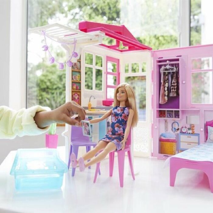 Barbiehuis met pop, meubels en accessoires