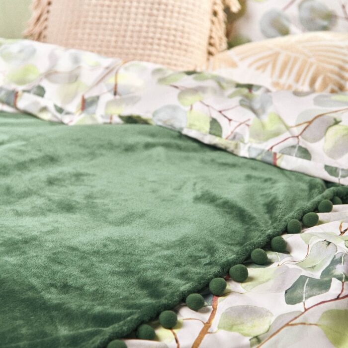 HOMLA HJO knuffeldeken met pompons, pluizig en zacht – plaid voor bank en slaapbank, polyester, 150 x 200 cm, groen