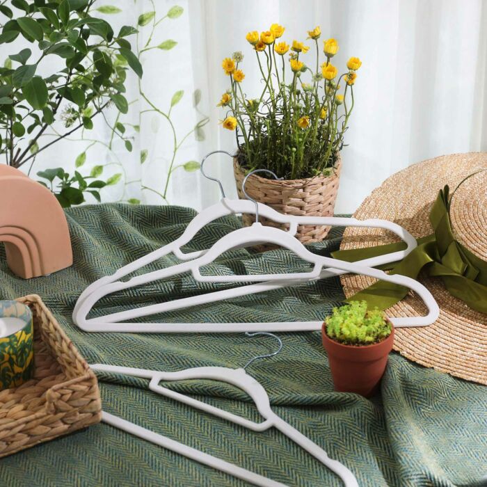 Hoppa! Set van 50 anti-slip fluwelen kledinghangers │ 0,6 cm dik │ ruimtebesparend │ 360° draaibare haak │ 45 cm │ Voor jassen, mantels, rokken, hemden en broeken