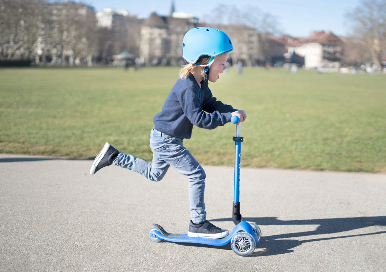 Globber Step Primo - foldable step with 3 wheels - Babyhuys.com